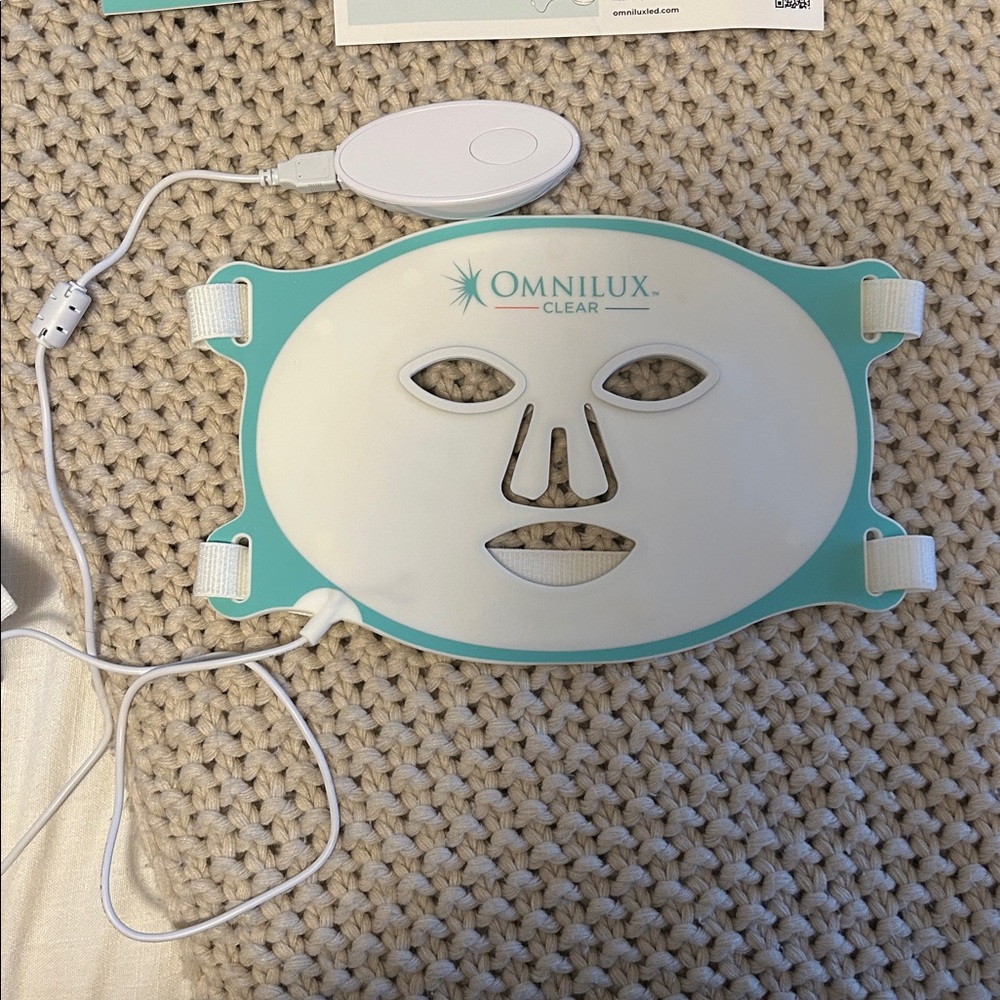 Omnilux Clear LED Light Therapy Mask - excellent condition - Picture 8 of 9